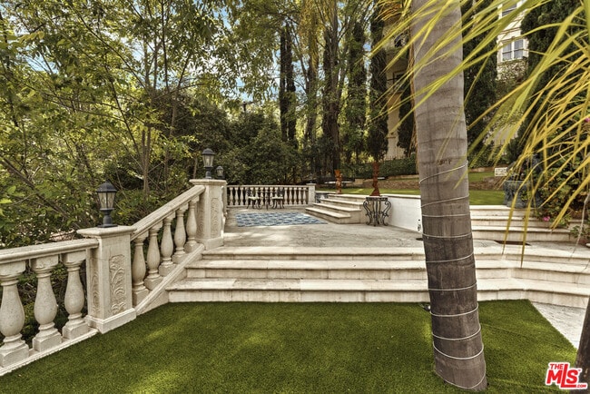 Building Photo - 3780 1/2 Multiview Dr