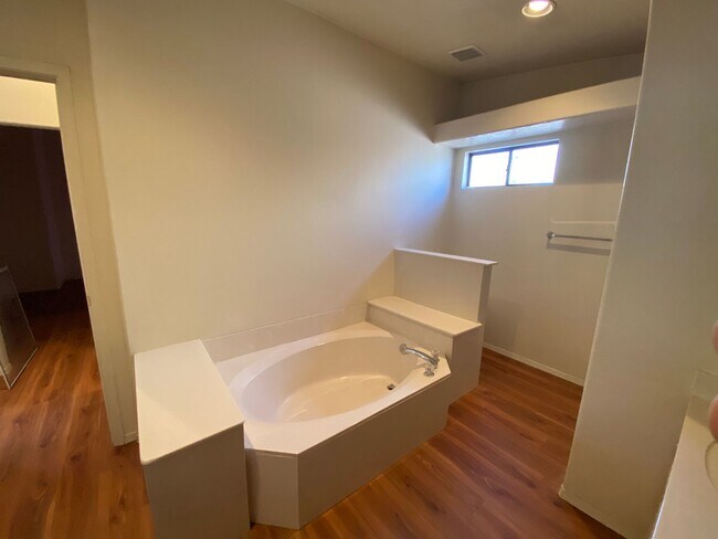 Building Photo - Beautiful 3-Bedroom Home in NW Albuquerque