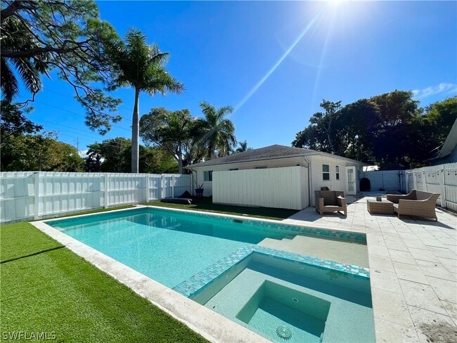 Building Photo - 905 13th St N