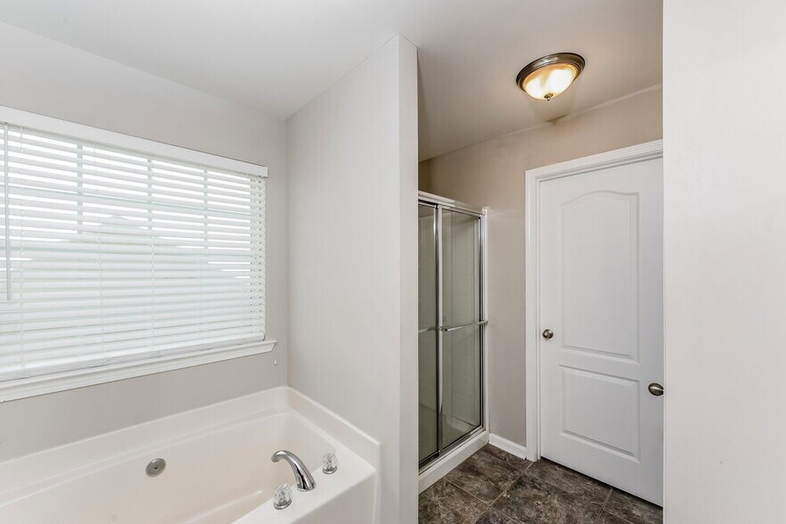 Building Photo - 840 Topaz Valley