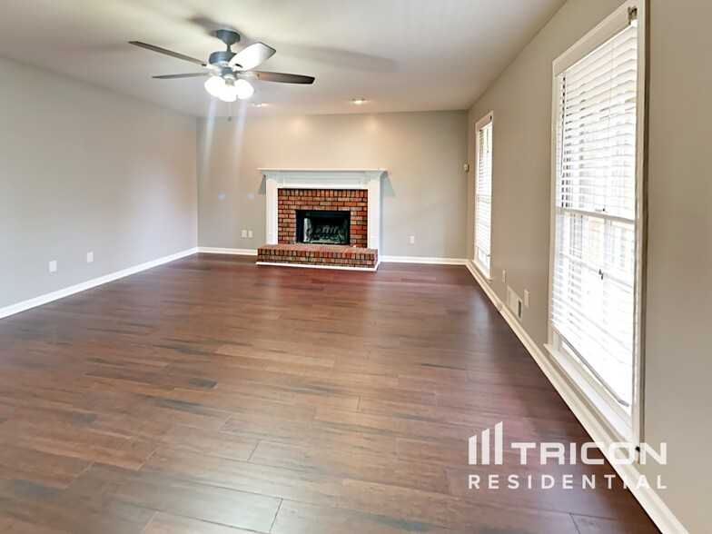 Building Photo - 579 Stratford Dr