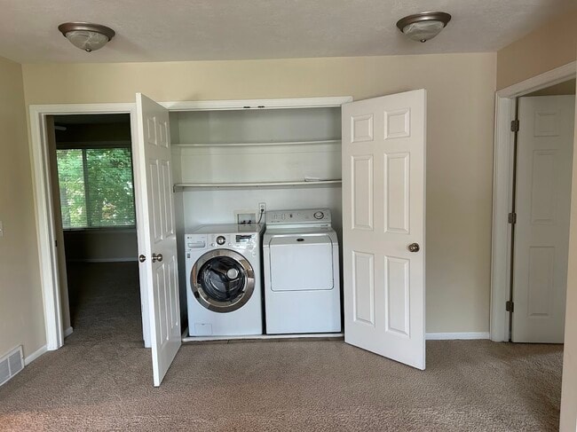 Building Photo - 686 E Union Garden Ct S