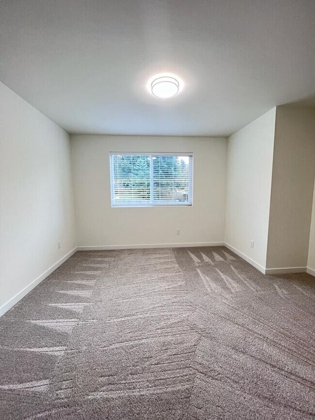 Building Photo - Better Than New Lake Stevens home- 4bds 2.5ba