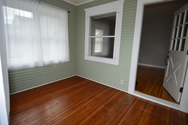 Building Photo - Wonderful 2 Bedroom/2 Bathroom House for Rent