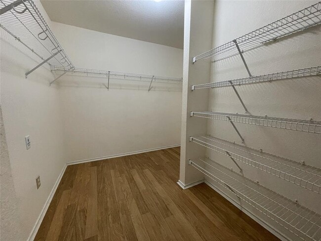 Building Photo - 803 Middle Brook Dr