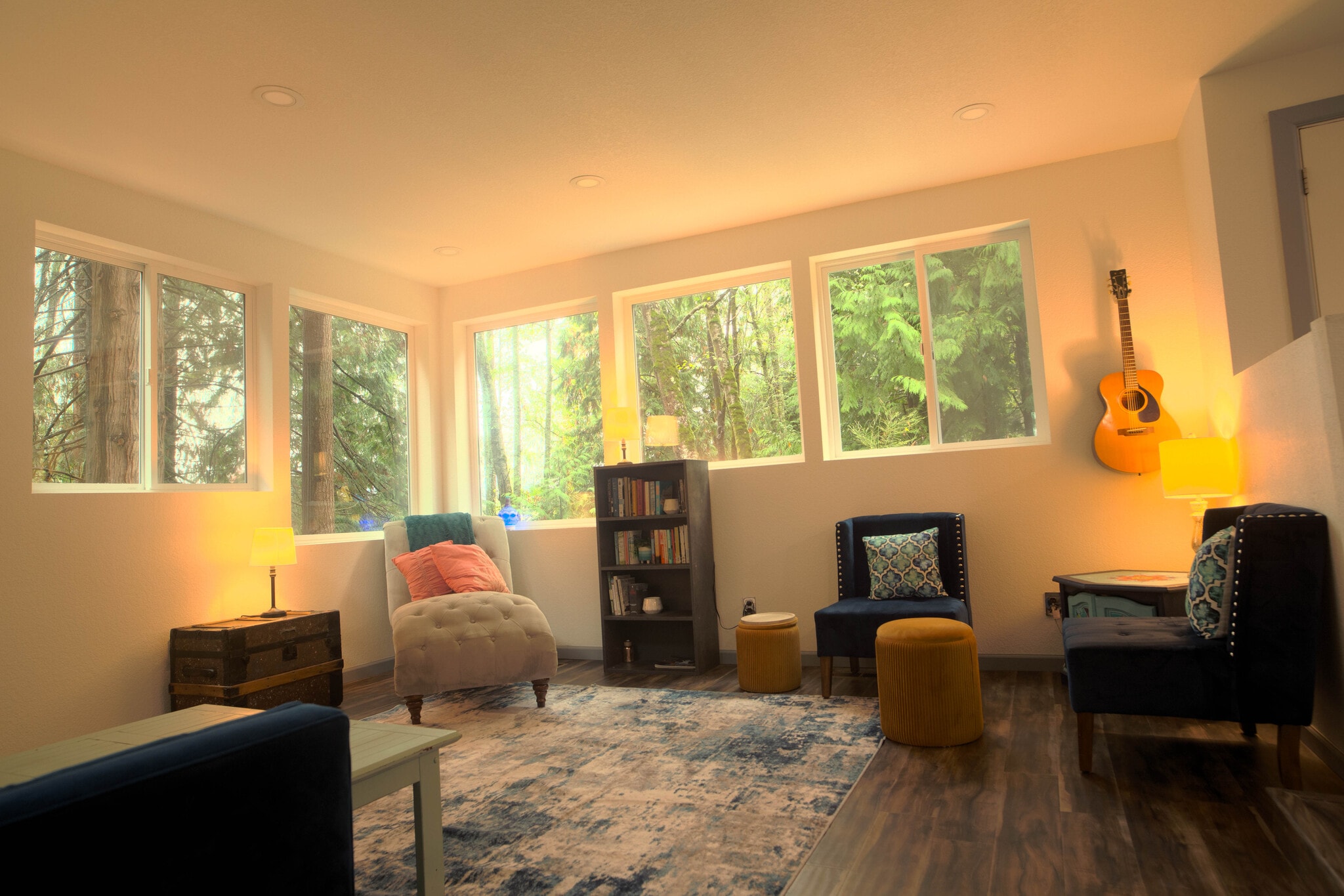 spacious living room with cozy seating - 1114 Pawnee Ln