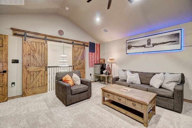 Building Photo - 4009 NE Realtree Dr