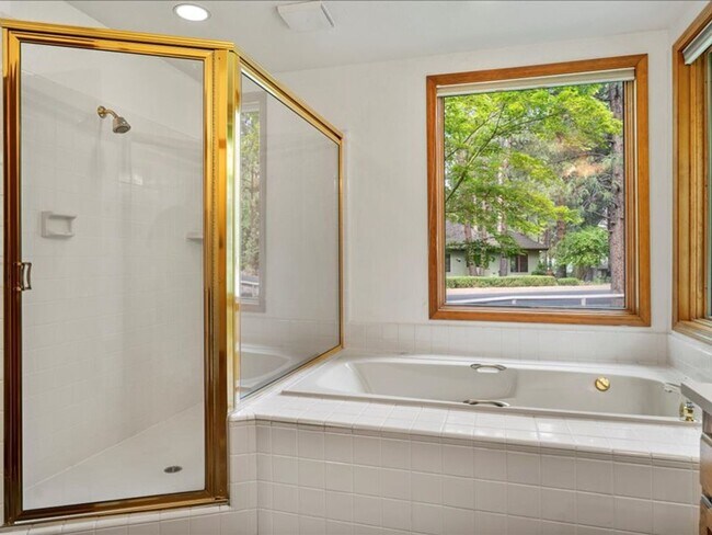 Building Photo - Stunning Custom Home 4 Bedroom in the Gated Mountain High Golf Community!