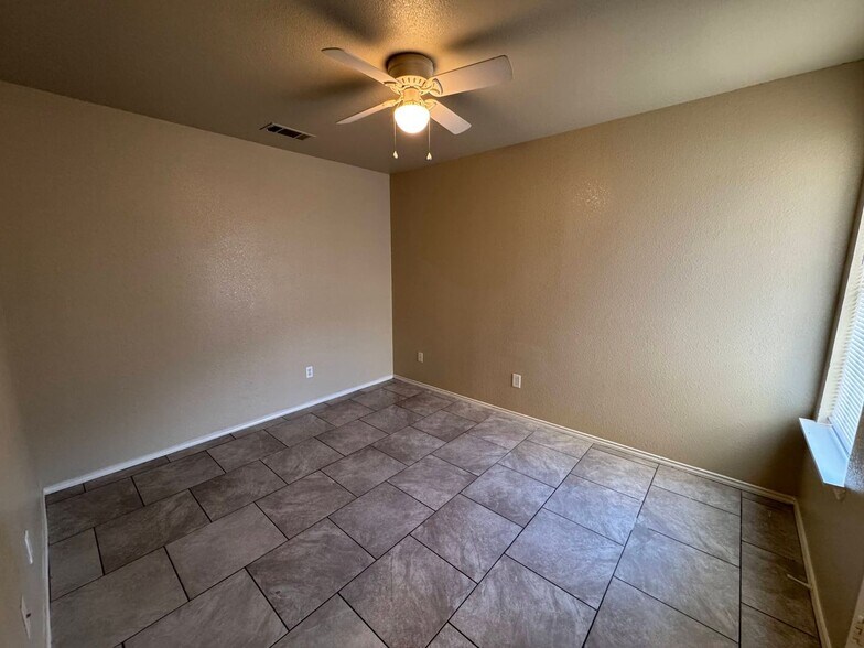 Building Photo - 5702 Greengate Dr