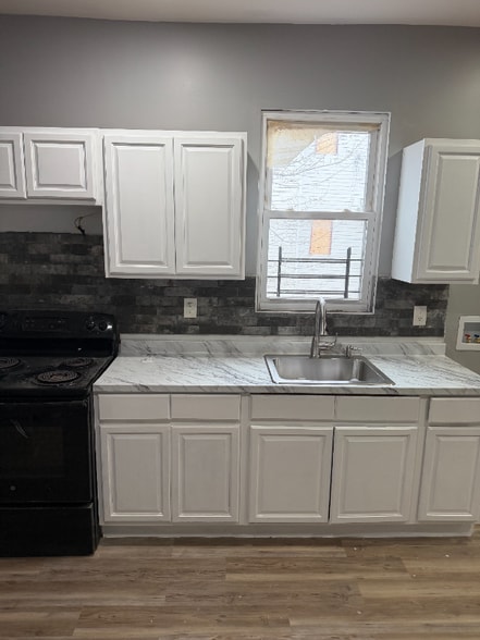 Building Photo - 904 S 18th St