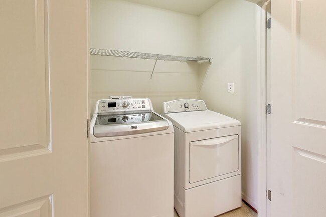 Building Photo - Beautiful Garage Townhouse in Poplar Run - Minutes to Glenmont METRO & I-200!