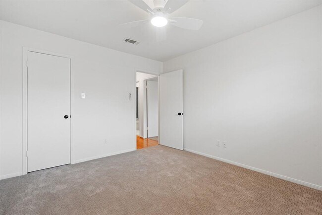 Building Photo - 727 Bunker Hill Rd