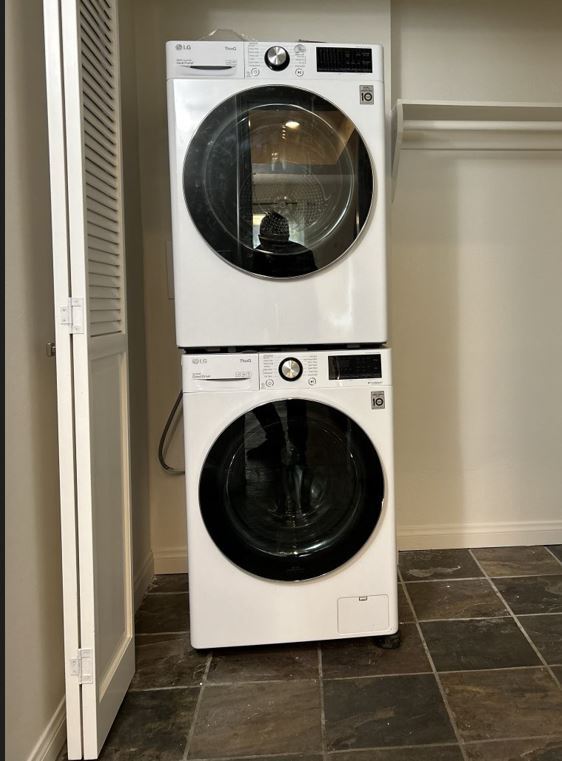 Washer/Dryer in unit - 521 Montana Ave
