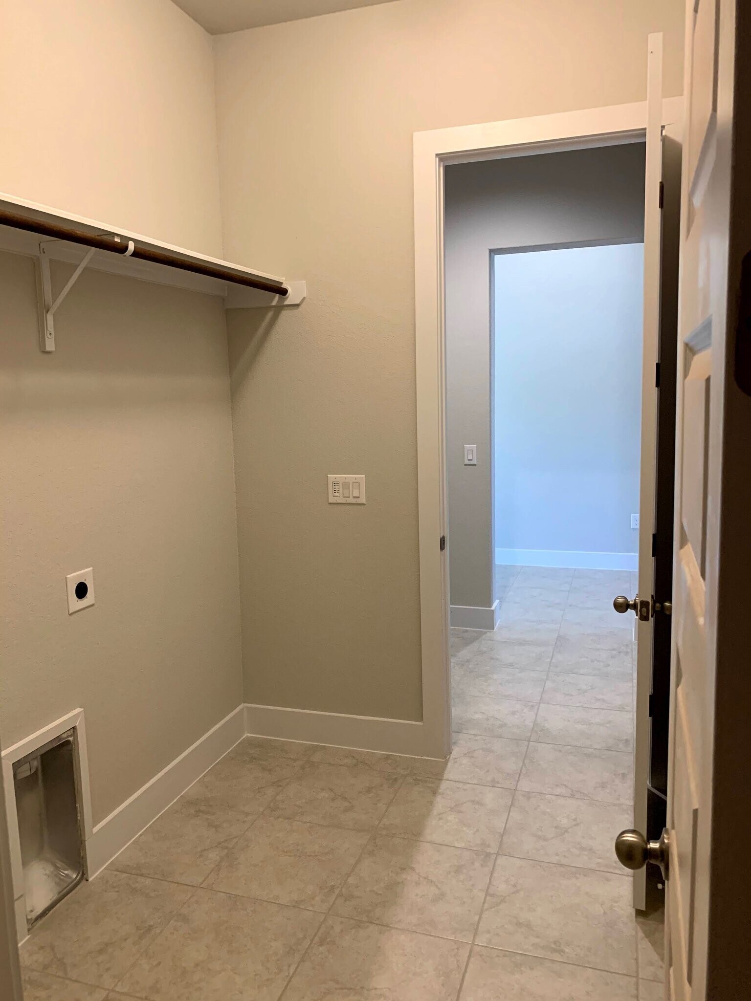 Building Photo - 10717 Charger Wy