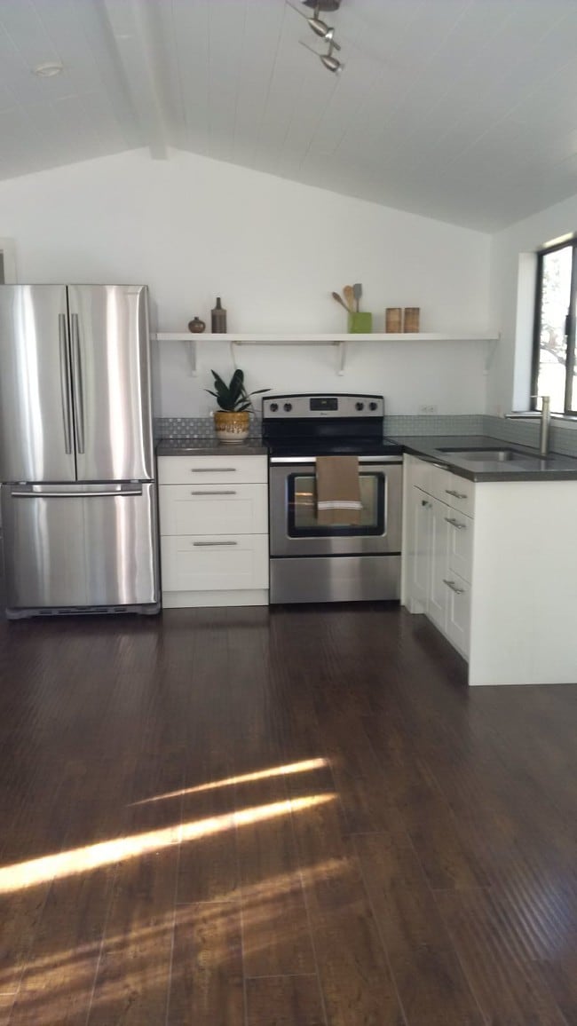 kitchen - 25605 Wildwood Dr