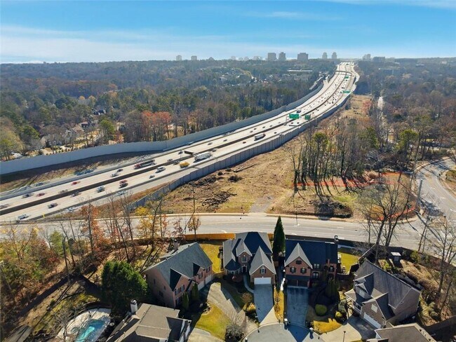 Building Photo - 250 Fieldsborn Ct NE