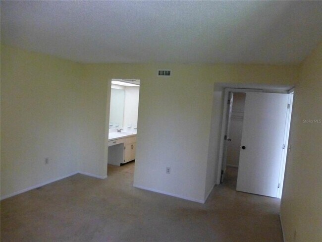 Building Photo - 114 Lakeside Dr