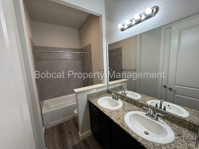 Building Photo - 925 Cranfield Ct