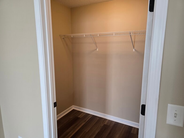 Bedroom #2 Large Walk-in Closet - 2065 Pinemount Blvd