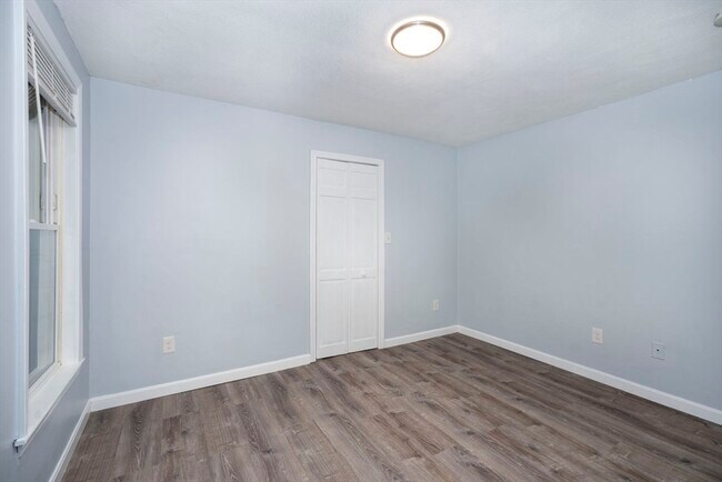 Building Photo - 46 Wyllis Ave
