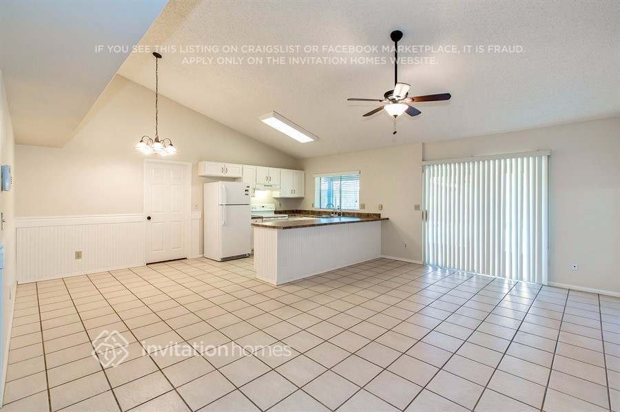 Building Photo - 128 W Indigo St