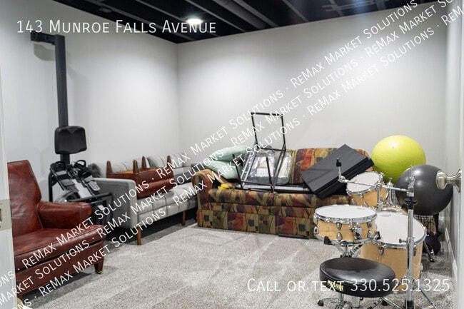 Building Photo - 143 Munroe Falls Ave