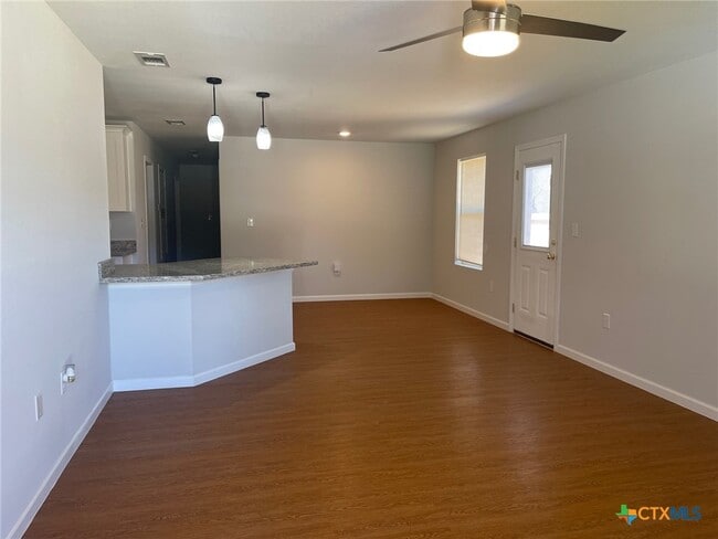 Building Photo - 2500 Westcliff Rd
