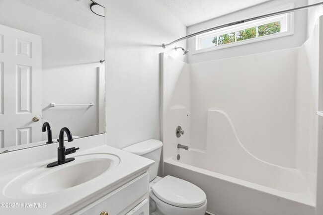 Building Photo - 558 Wiregrass Rd