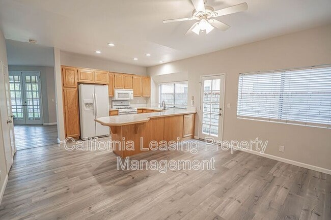 Building Photo - 28552 Avocado Pl