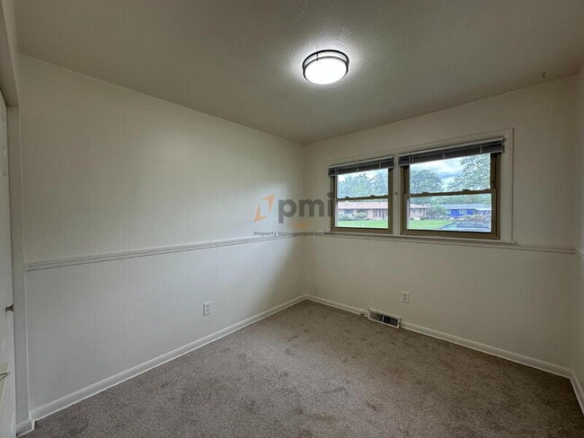 Building Photo - 2627 W 60th Dr