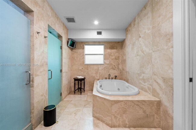 Building Photo - 5055 N Bay Rd