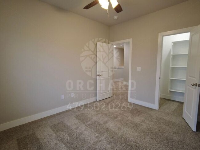 Building Photo - EP 6 | Townhome with Garage in Siloam Springs!