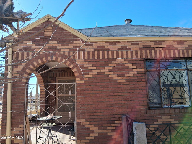 Building Photo - 1213 N Boone St