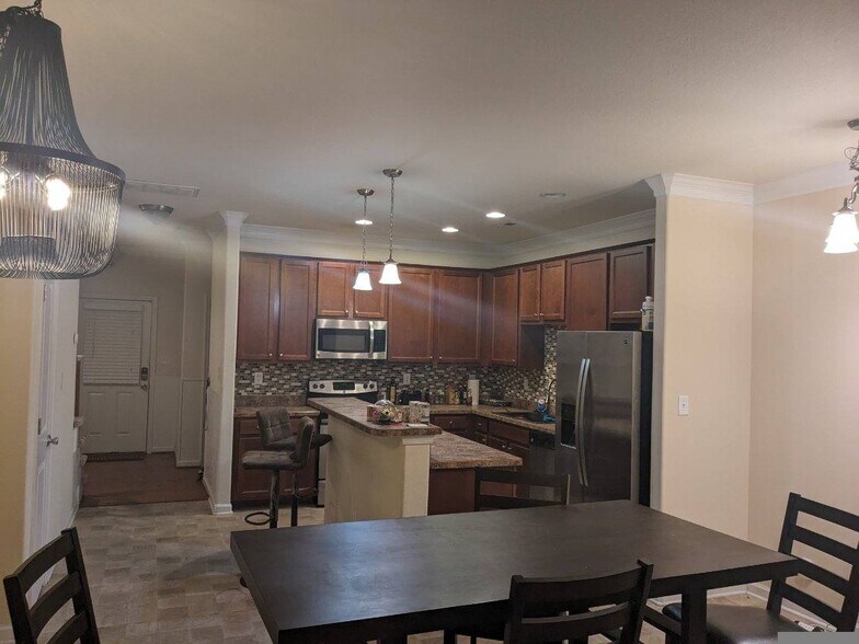 Building Photo - 815 Muth Ln