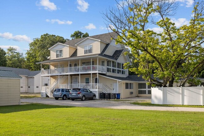 Building Photo - 6004 5th St