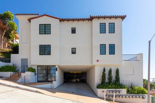 Building Photo - 3975 Old Town Ave