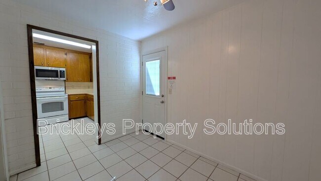 Building Photo - 1435 E Cedar St