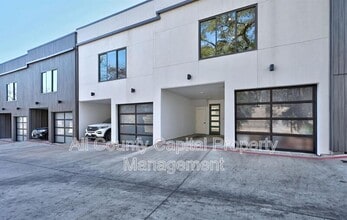 Building Photo - 2804 S 1st St