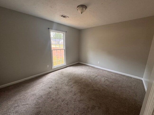 Building Photo - 221 Hearthstone Dr