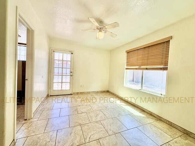 Building Photo - 1628 N Venice Ave