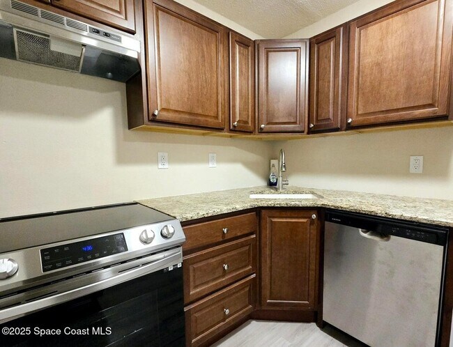 Building Photo - 230 Columbia Dr