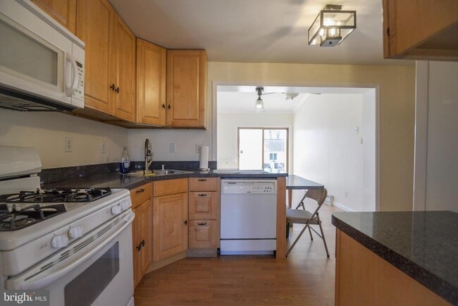 Building Photo - 224 Waverly Rd