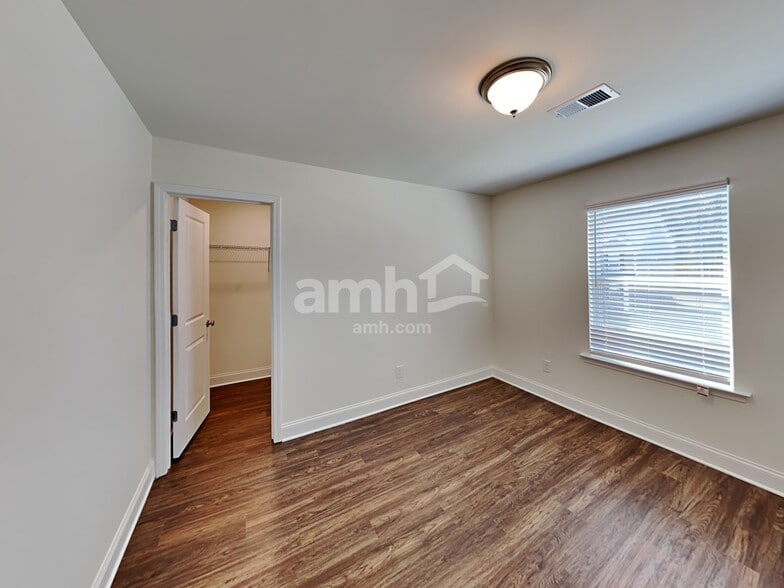 Building Photo - 216 Rivulet Dr