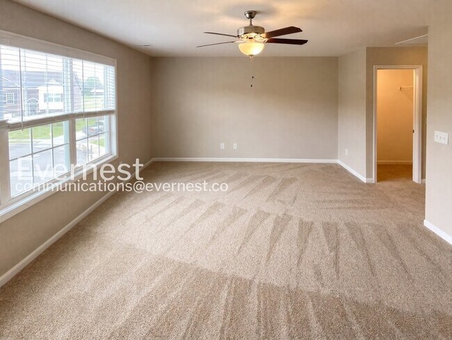 Building Photo - Charming Modern Home / 5 beds 3.5 baths / Garage attached / Fenced-Yard / Available now!