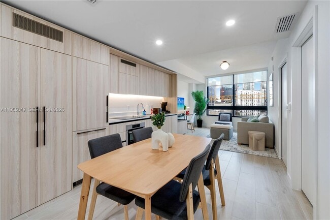 Building Photo - 225 N Miami Ave