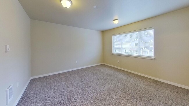 Building Photo - 3 Bedroom 2.5 Bath Duplex with 2 Car Garage. Apply Today!!