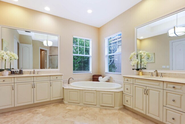 Building Photo - 124 Tulip Tree Ct