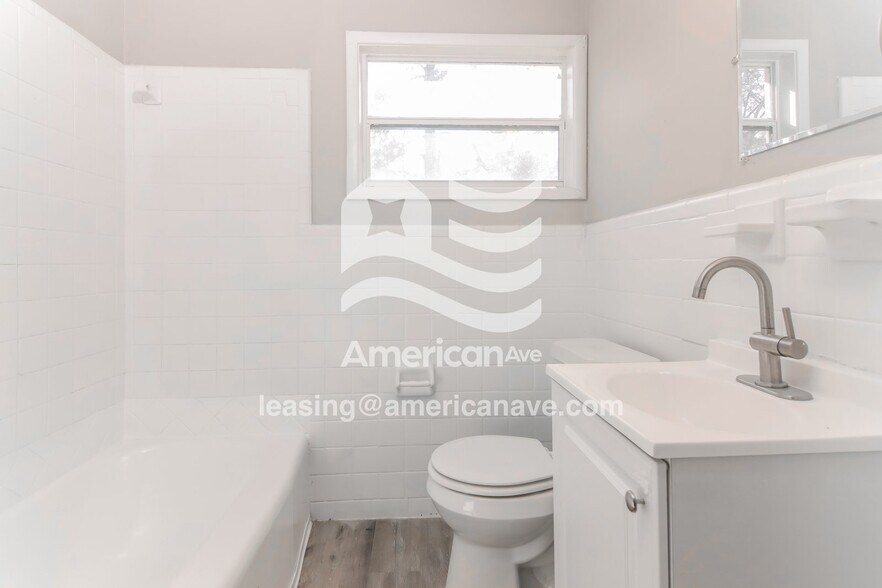 Building Photo - 4202 Snellings Dr