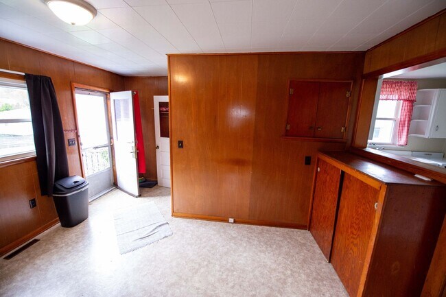 Building Photo - 112 E 15th St