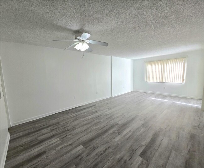 Building Photo - 6503 Winfield Blvd